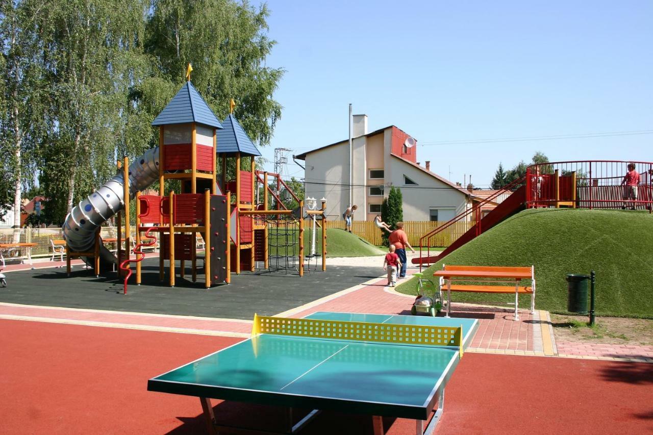Platán Vendégház Csemo Exterior foto